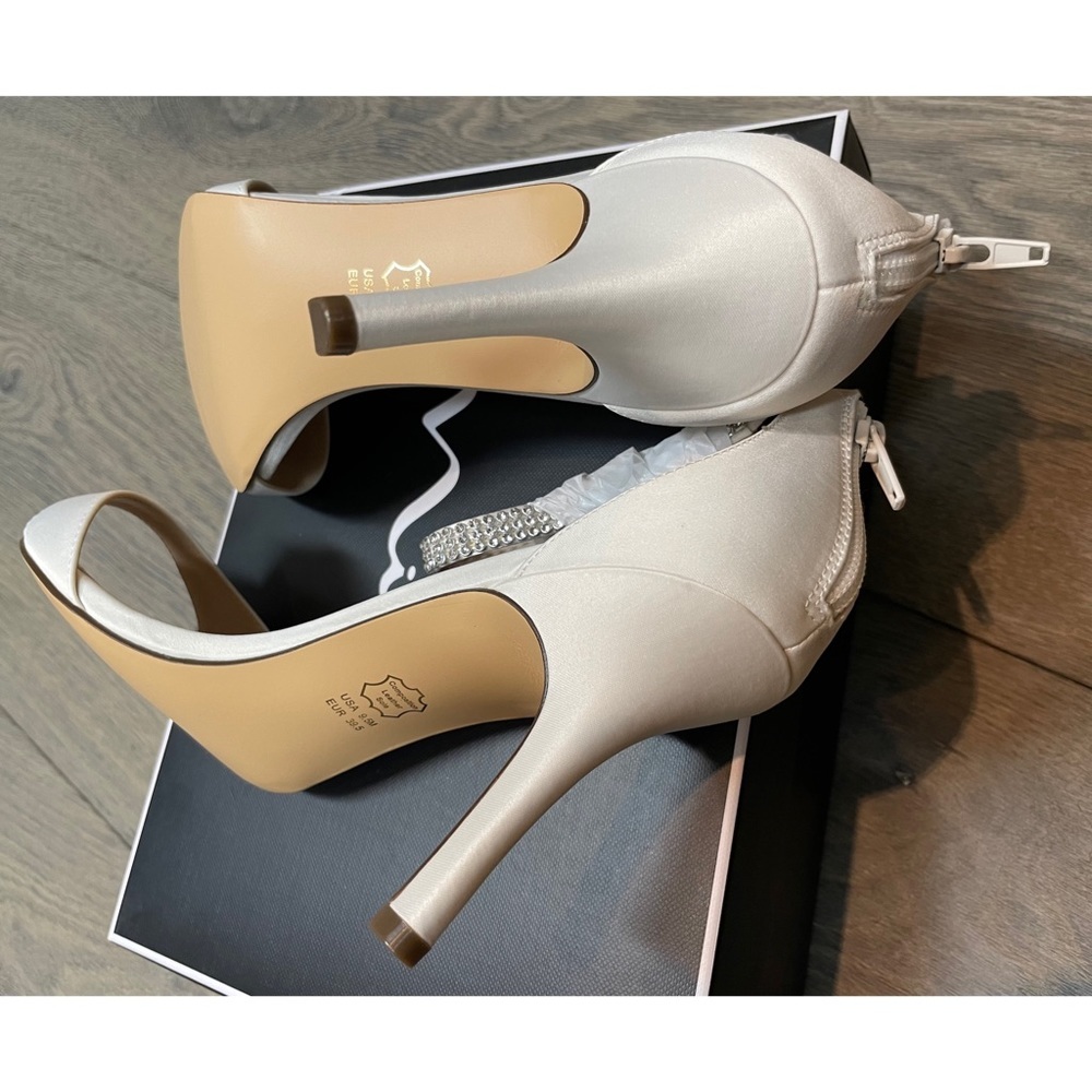 Nina Volanda Ivory Satin Crystal Ankle Strap Dress Sandals Size 9.5M New in Box - Picture 9 of 15